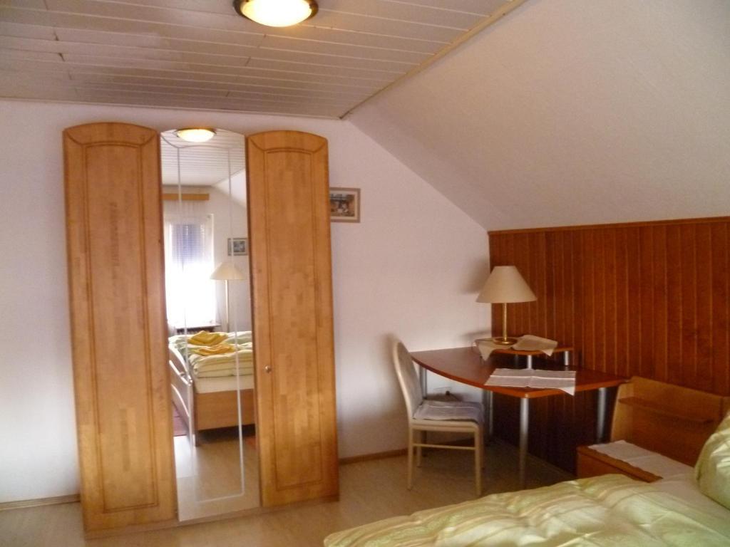 Hotel Rotbuche Westoverledingen Rum bild