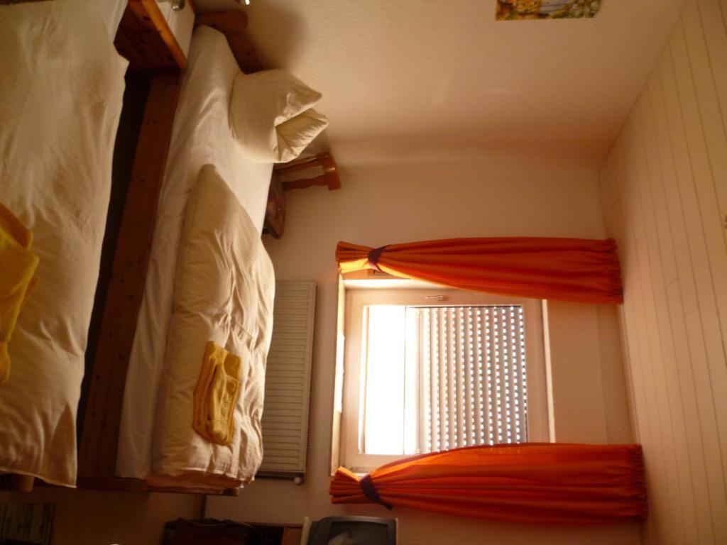 Hotel Rotbuche Westoverledingen Rum bild